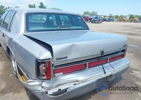 1995 Lincoln Town Car Signature/Spinnaker from USA, damaged, VIN 1LNLM82W6SY643714